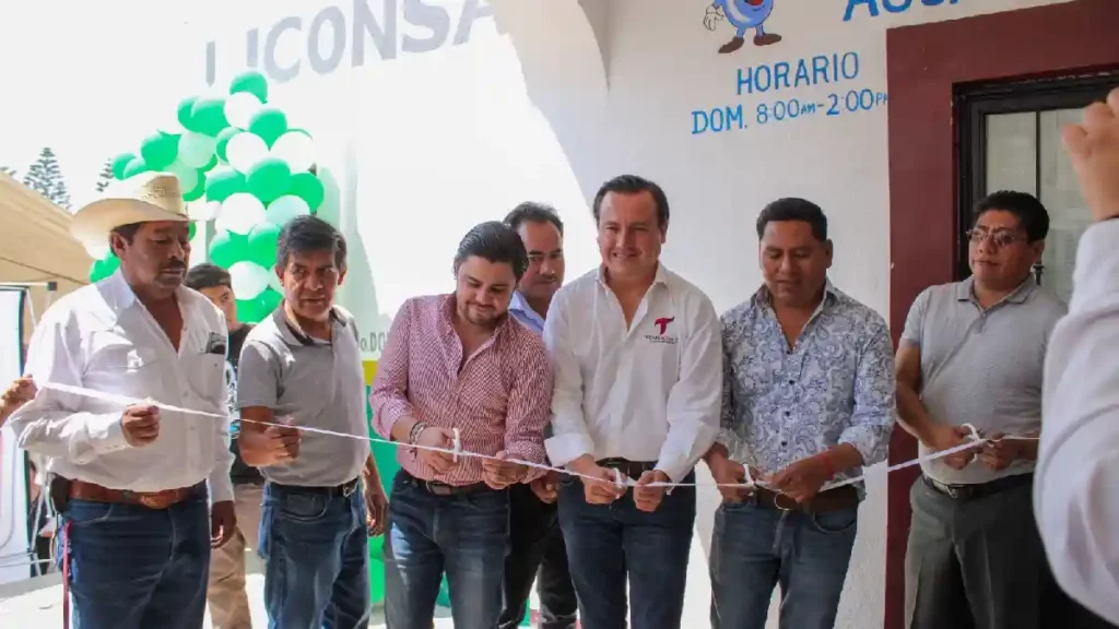 Nacho Mier inaugura lechería Liconsa en Santiago Alseseca, Tecamachalco