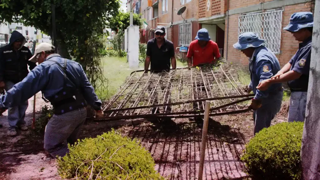 Ayuntamiento de Puebla acumula mil 200 procedimientos para retirar objetos de vía pública