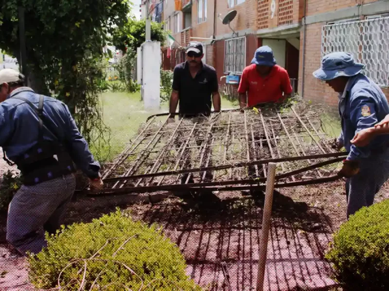 Ayuntamiento de Puebla acumula mil 200 procedimientos para retirar objetos de vía pública
