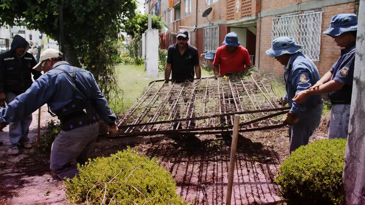 Ayuntamiento de Puebla acumula mil 200 procedimientos para retirar objetos de vía pública