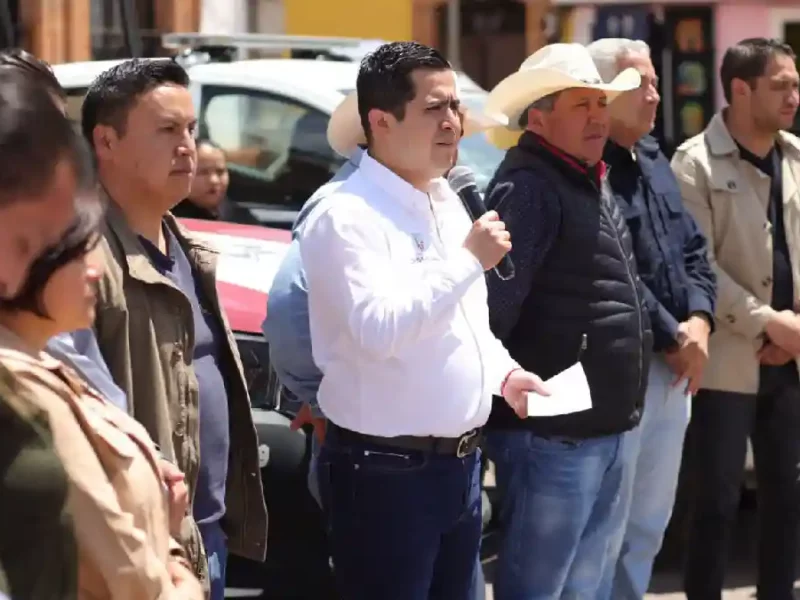 Lorenzo Rivera, hace entrega de patrullas a Juntas Auxiliares y convoca a reclutamiento