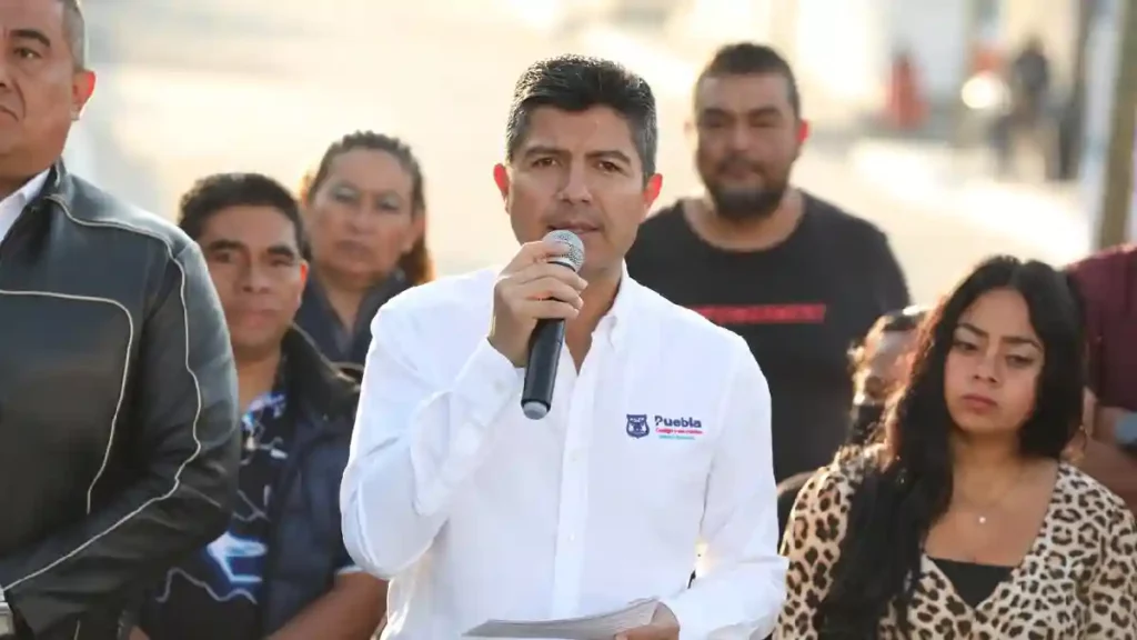 Entrega Ayuntamiento de Puebla calle nueva en Guadalupe Hidalgo