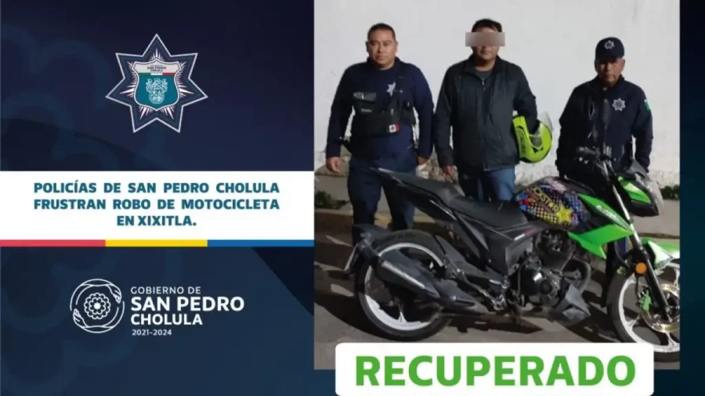 Policías de San Pedro Cholula frustran robo de motocicleta en Xixitla.