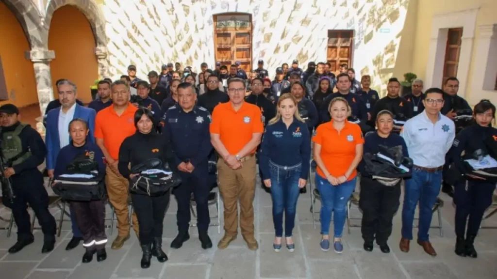 Con nuevos uniformes, Paola Angon reconoce y dignifica la labor de la Guardia Ciudadana.