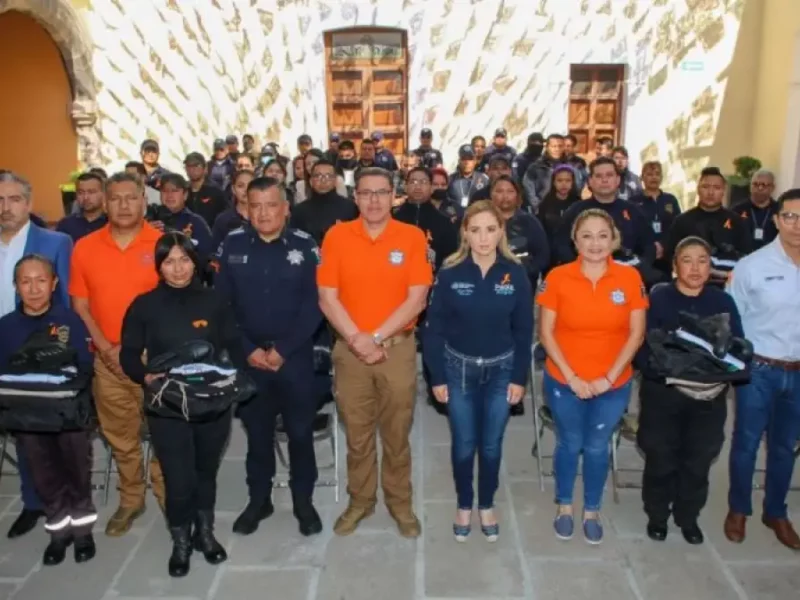 Con nuevos uniformes, Paola Angon reconoce y dignifica la labor de la Guardia Ciudadana.