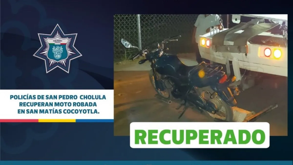 Policías de San Pedro Cholula recuperan moto robada en San Matías Cocoyotla.