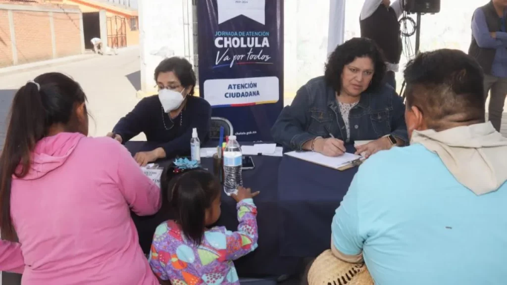 Gobierno de Cholula acerca servicios y atiende peticiones de vecinos de Cuachayotla.