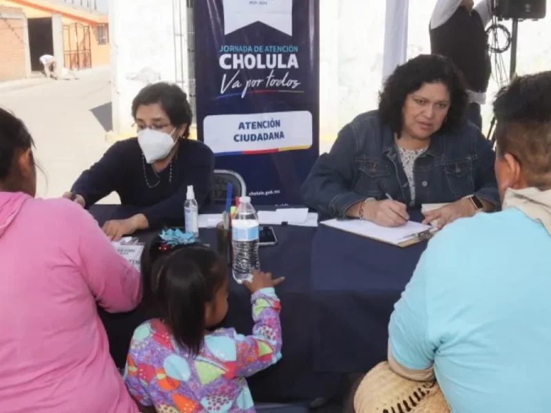 Gobierno de Cholula acerca servicios y atiende peticiones de vecinos de Cuachayotla.
