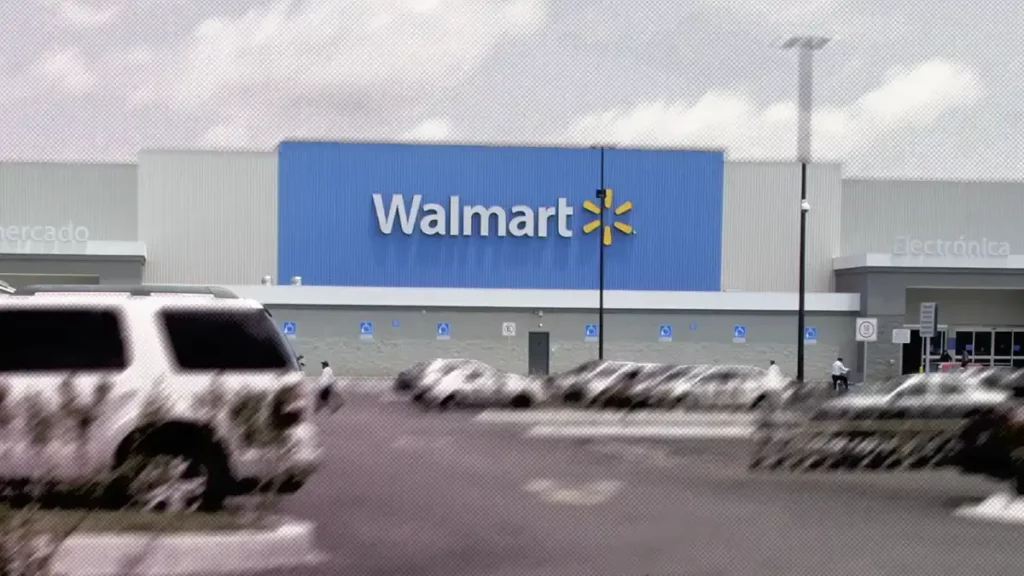 Asaltan tienda Walmart y roban celulares, junto a Parque Puebla.