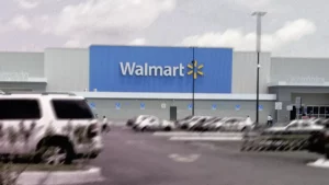 Asaltan tienda Walmart y roban celulares, junto a Parque Puebla.