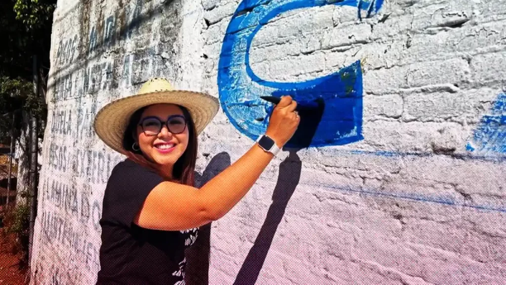 Genoveva Huerta evita hablar de presunto encubrimiento de violencia política de género.