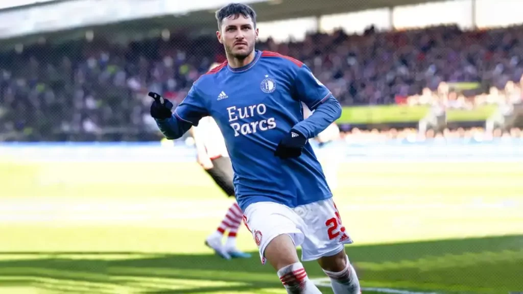 Santiago Giménez suma 16 goles en Europa tras triunfo sobre Sparta Rotterdam.