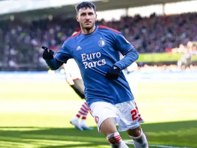 Santiago Giménez suma 16 goles en Europa tras triunfo sobre Sparta Rotterdam.