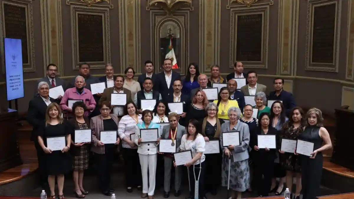 Entregan reconocimientos a trabajadoras y trabajadores del Poder Legislativo