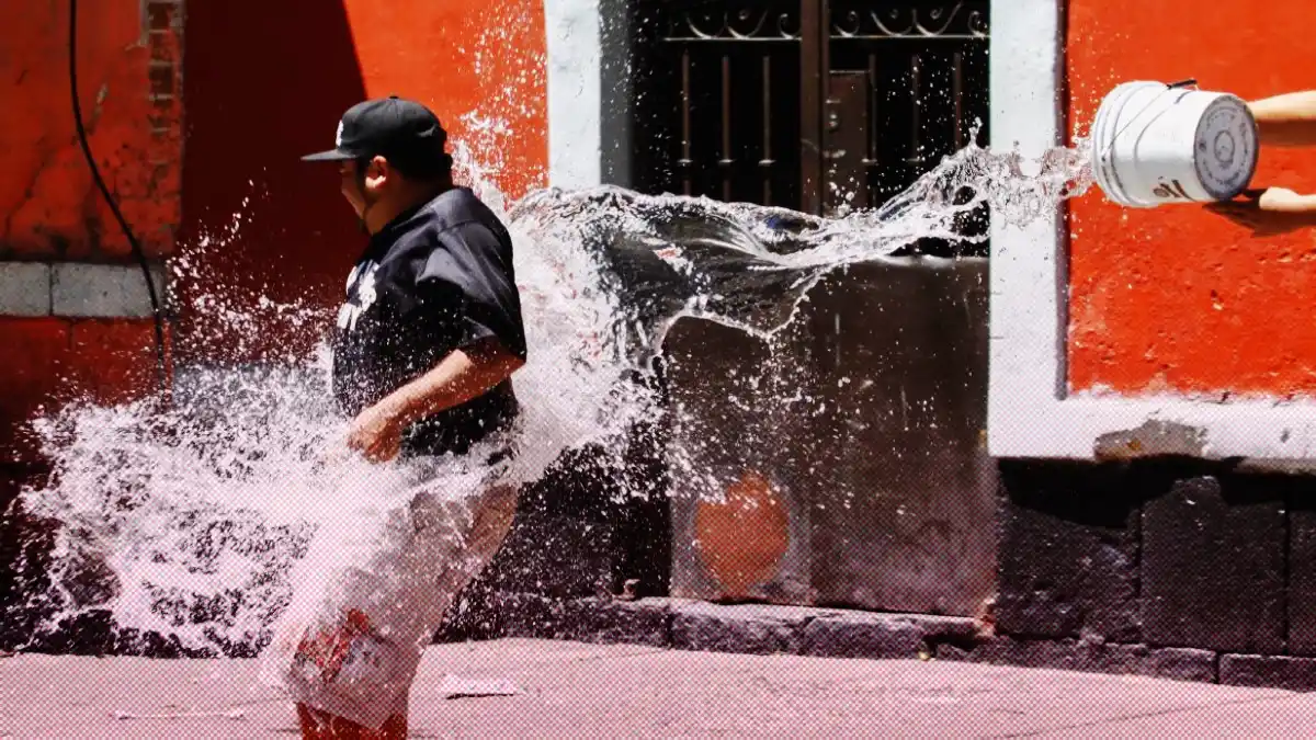 Multas de hasta 6 mil pesos por desperdiciar agua el Sábado de Gloria en Puebla.