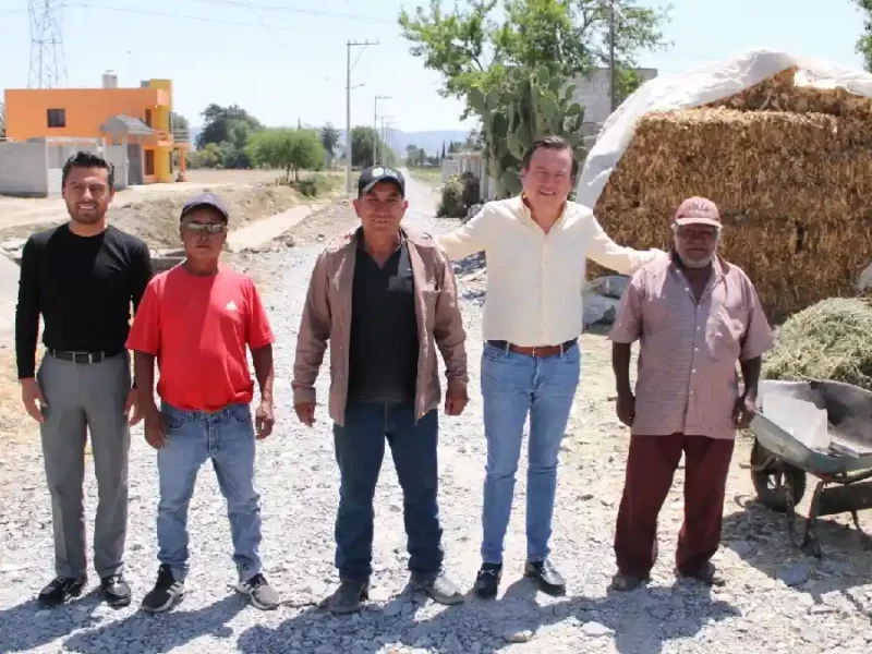 Nacho Mier entrega camino saca cosechas en San José La Portilla