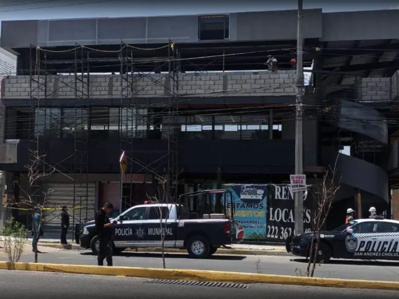 Un albañil se electrocuta en Fiestópolis de San Andrés Cholula.