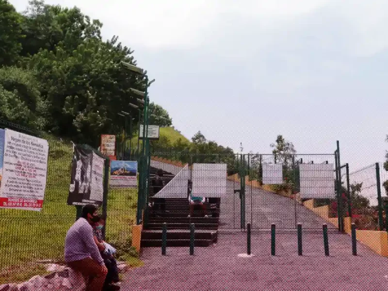 Establecen horario de acceso a escalinata del Santuario de los Remedios en Cholula