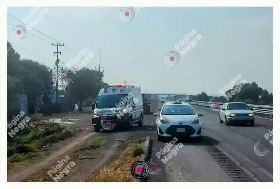 Volcadura de camioneta deja tres heridos graves en la autopista Puebla-Orizaba