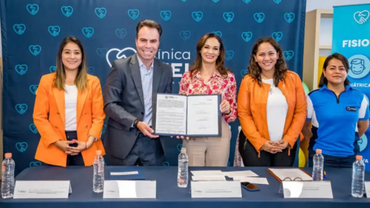 SMDIF Puebla firma convenio con Clínica Stela para atender a las familias del norte de la ciudad