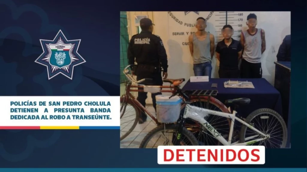 Policías de San Pedro Cholula detienen a presunta banda dedicada al robo a transeúnte.