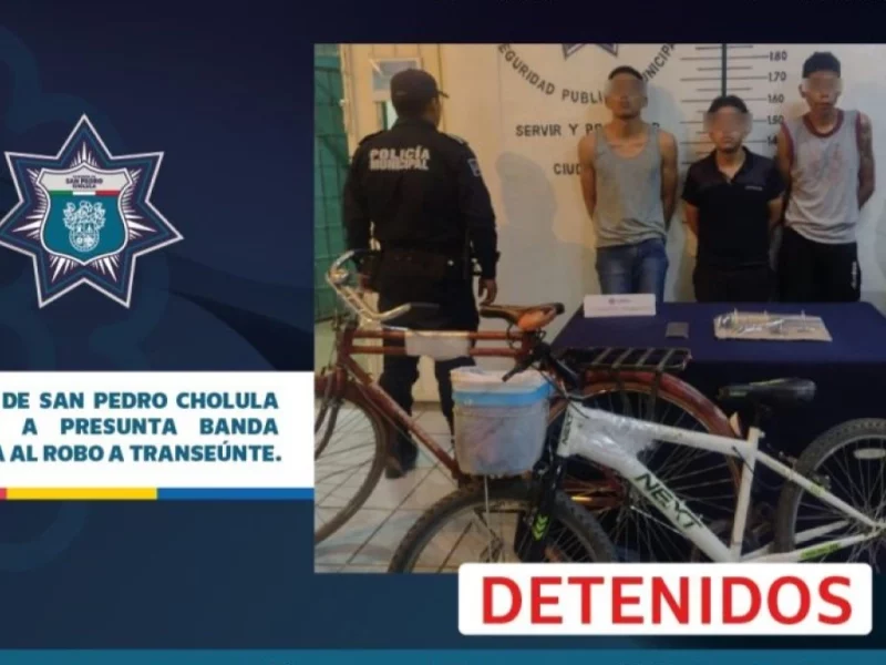 Policías de San Pedro Cholula detienen a presunta banda dedicada al robo a transeúnte.