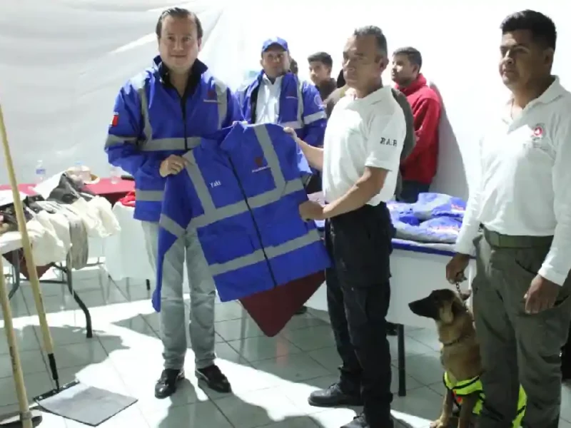 Ayuntamiento de Tecamachalco entrega de equipamiento a Protección Civil y Bomberos