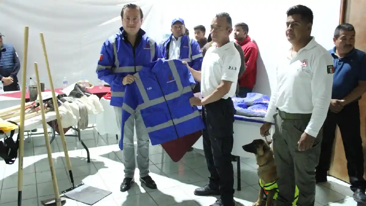 Ayuntamiento de Tecamachalco entrega de equipamiento a Protección Civil y Bomberos