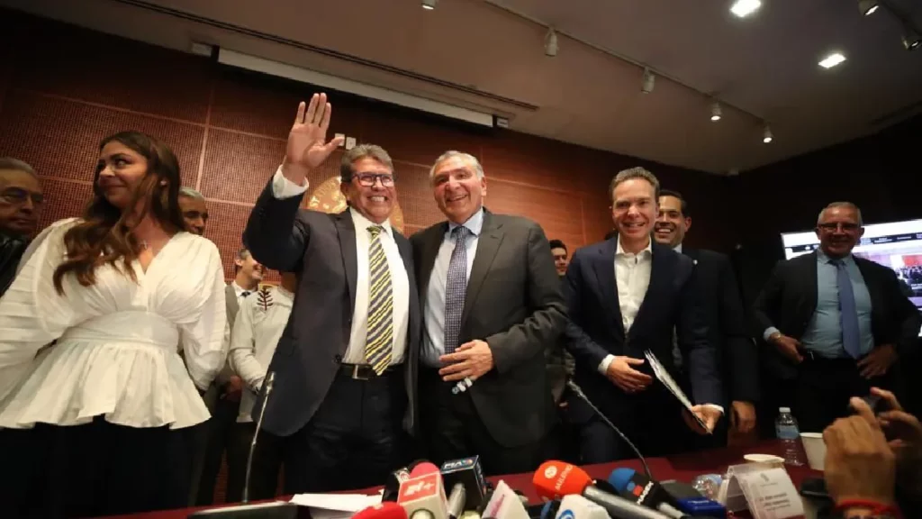 Sostienen senadores reunión con el secretario de Gobernación