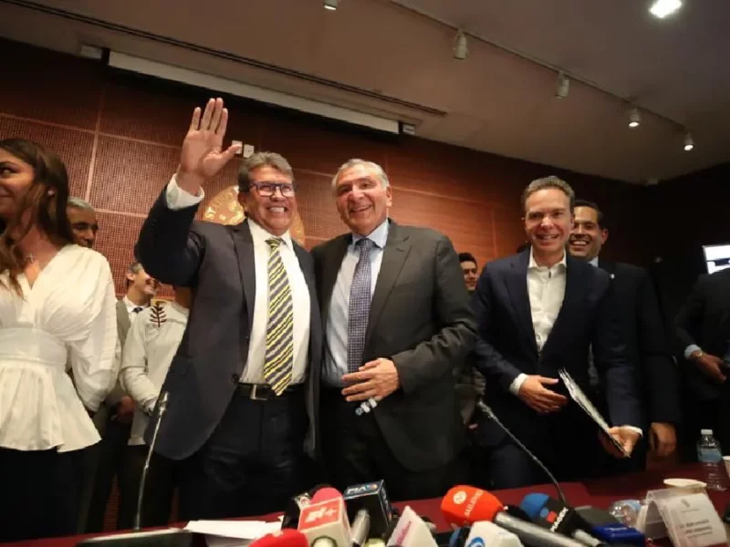 Sostienen senadores reunión con el secretario de Gobernación