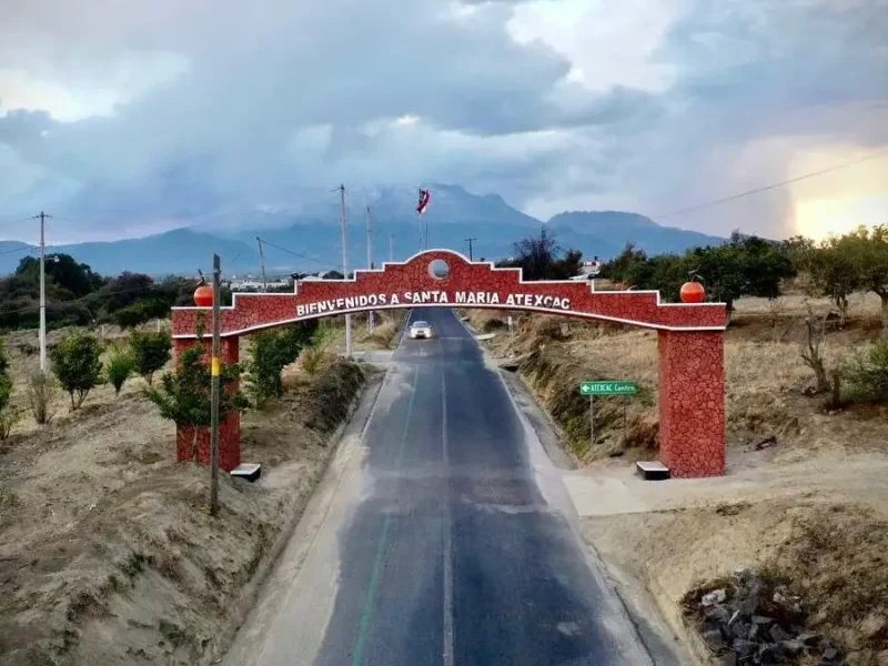 Realiza Angélica Alvarado productiva gira de trabajo en Santa María Atexcac.