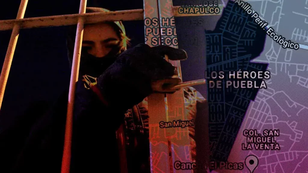 Vecinos detienen en Los Héroes de Puebla a un ladrón y lo golpean.