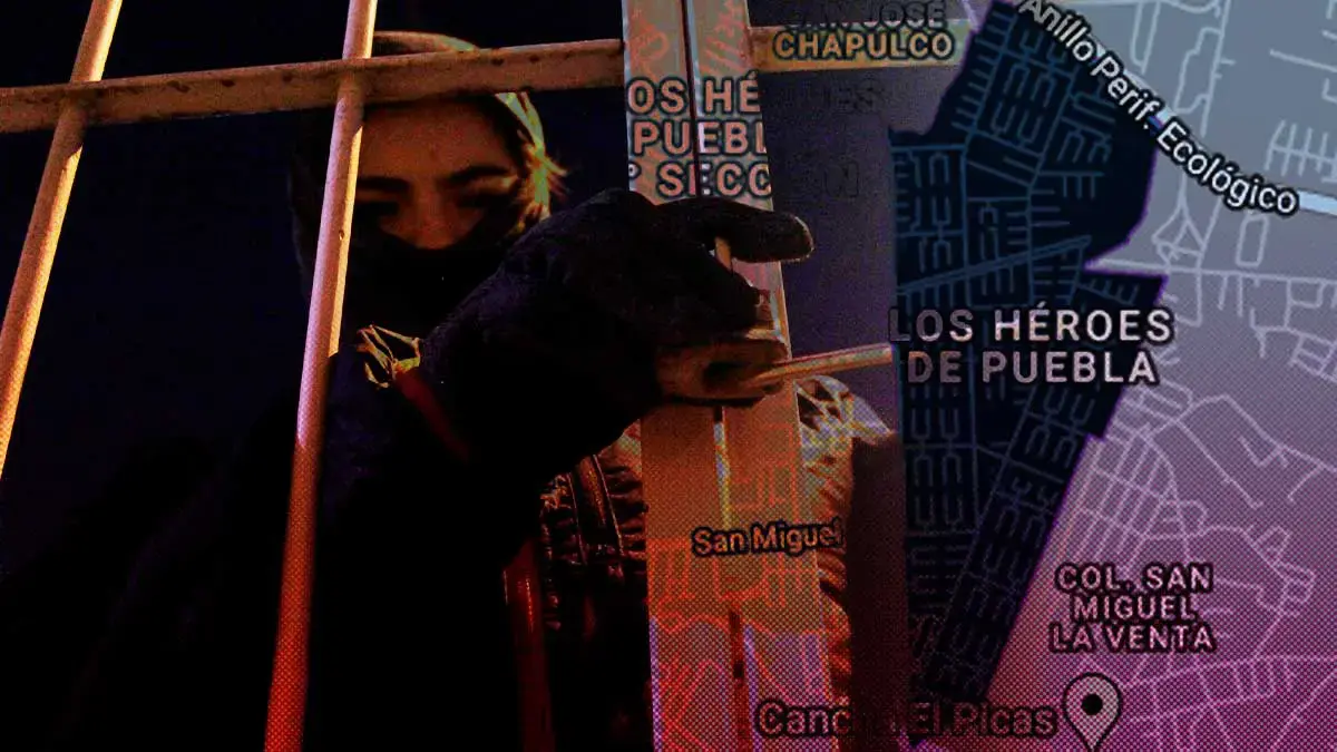 Vecinos detienen en Los Héroes de Puebla a un ladrón y lo golpean.