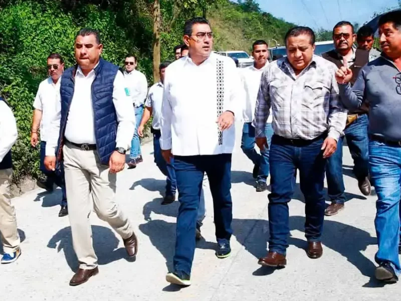 Sergio Salomón Céspedes pone en marcha reconstrucción del camino artesanal en Chiconcuautla, Puebla