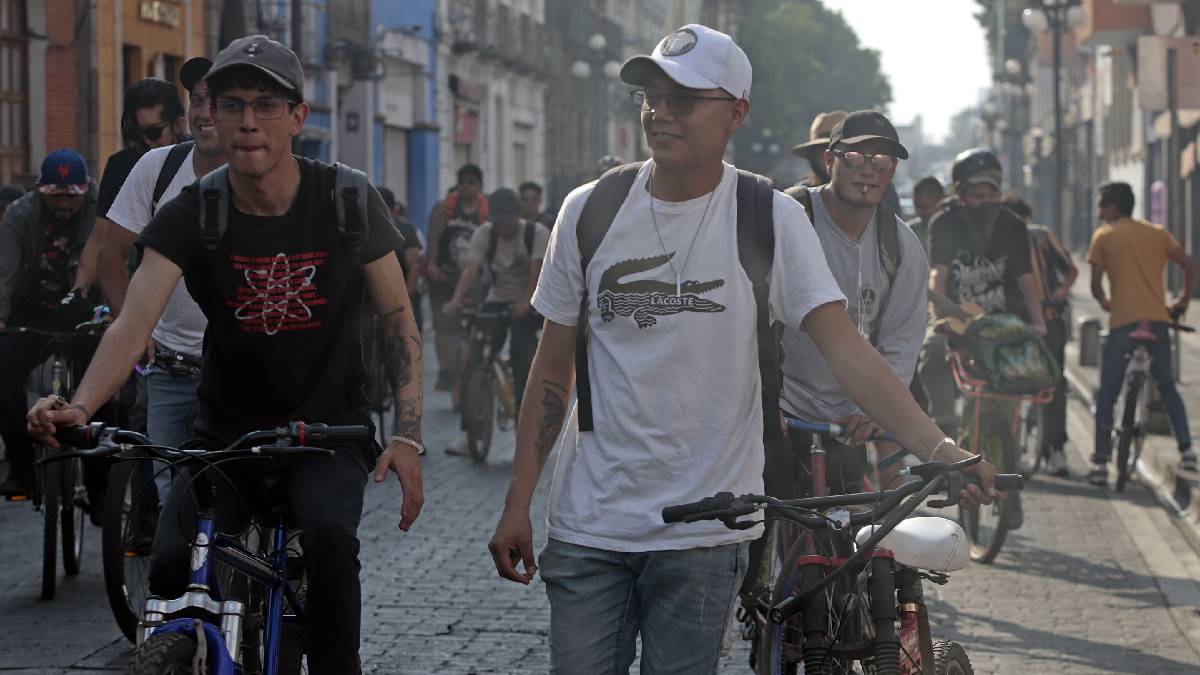 Con-rodada-jovenes-celebran-el-Dia-Mundial-de-la-Cannabis-en-Puebla.