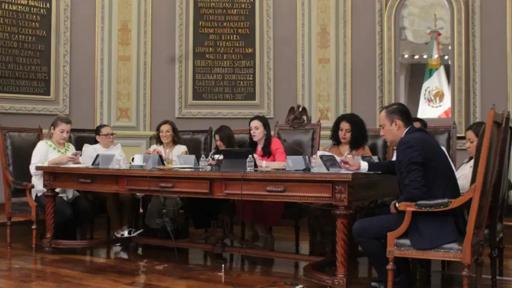 Recibe Comisión Permanente iniciativas materia de edad mínima para ocupar cargos públicos