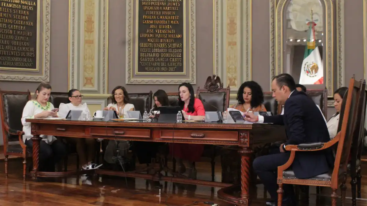 Recibe Comisión Permanente iniciativas materia de edad mínima para ocupar cargos públicos