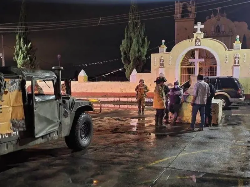 Gobierno de Atlixco, SEDENA y SOAPAMA brindan respuesta tras la tormenta por la noche.