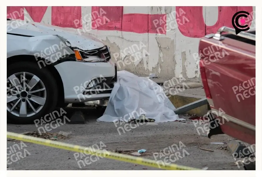 Camioneta cae en la lateral de la autopista México Puebla y deja un hombre muerto