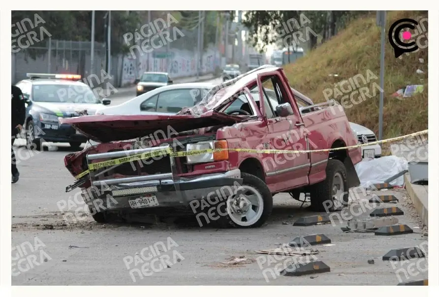 Camioneta cae en la lateral de la autopista México Puebla y deja un hombre muerto