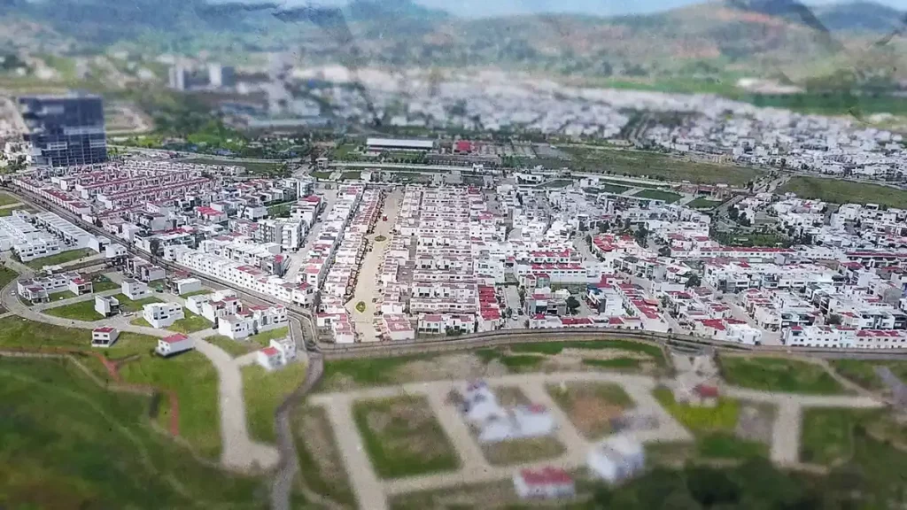 Denuncian vecinos de Lomas de Angelópolis a Grupo Proyecta por incumplimiento de contrato