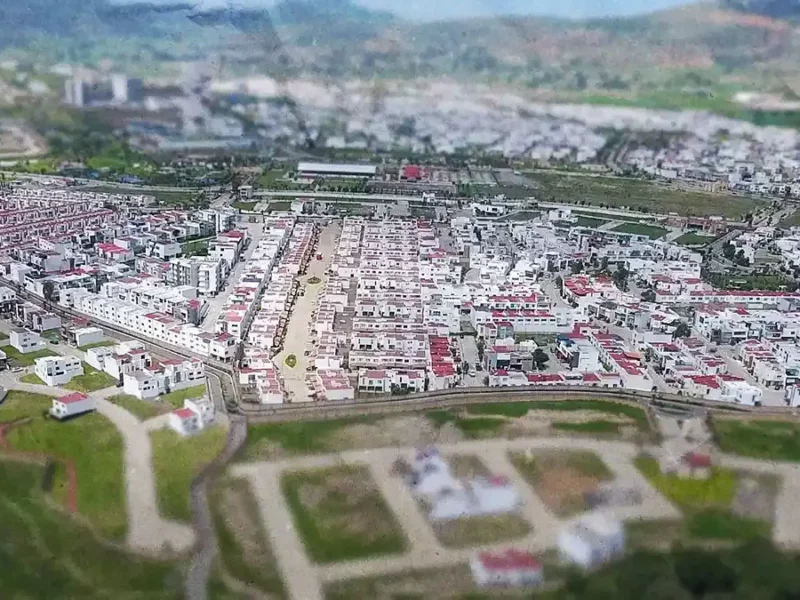 Denuncian vecinos de Lomas de Angelópolis a Grupo Proyecta por incumplimiento de contrato