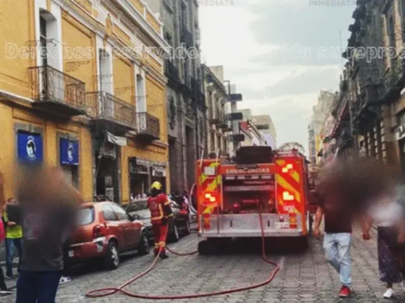 Se incendia taquería Las Ranas en el Centro Histórico de Puebla