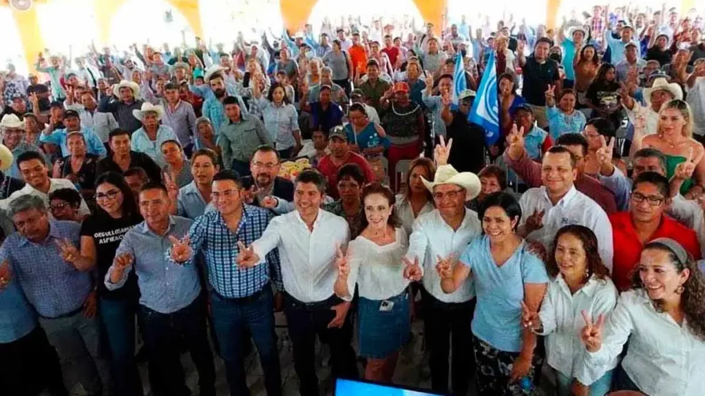 Arropado por el PAN, Eduardo Rivera visita Izúcar de Matamoros