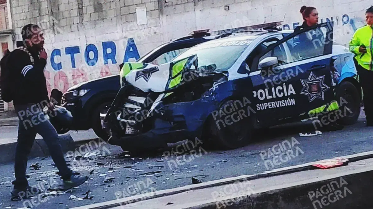 Choque de una patrulla deja un policía lesionado al sur de Puebla capital.