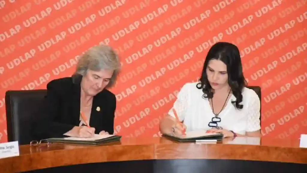 Norma-Layon-suscribe-convenio-de-becas-con-la-UDLAP-para-apoyar-a-estudiantes-texmeluquenses.