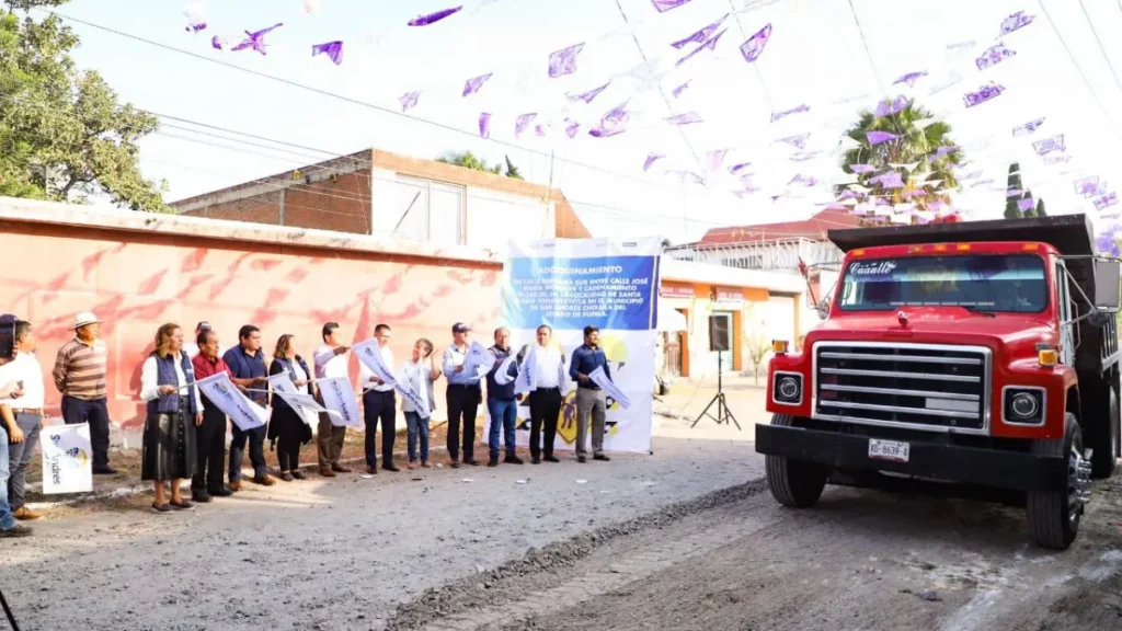 Inicia Mundo Tlatehui obra de adoquinamiento en la junta auxiliar Santa María Tonantzintla