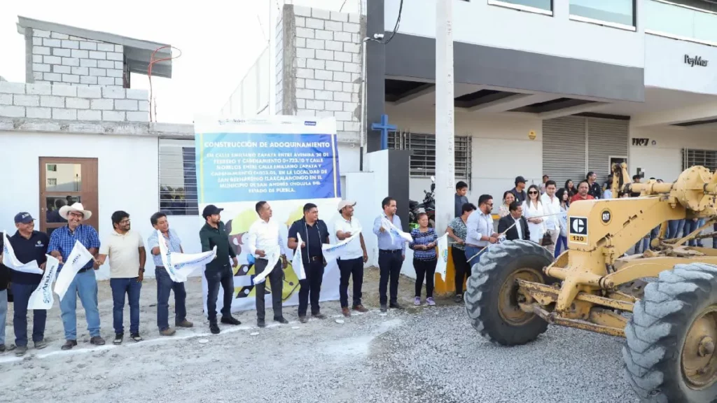 Arranca Mundo Tlatehui adoquinamiento en avenidas de San Bernardino Tlaxcalancingo