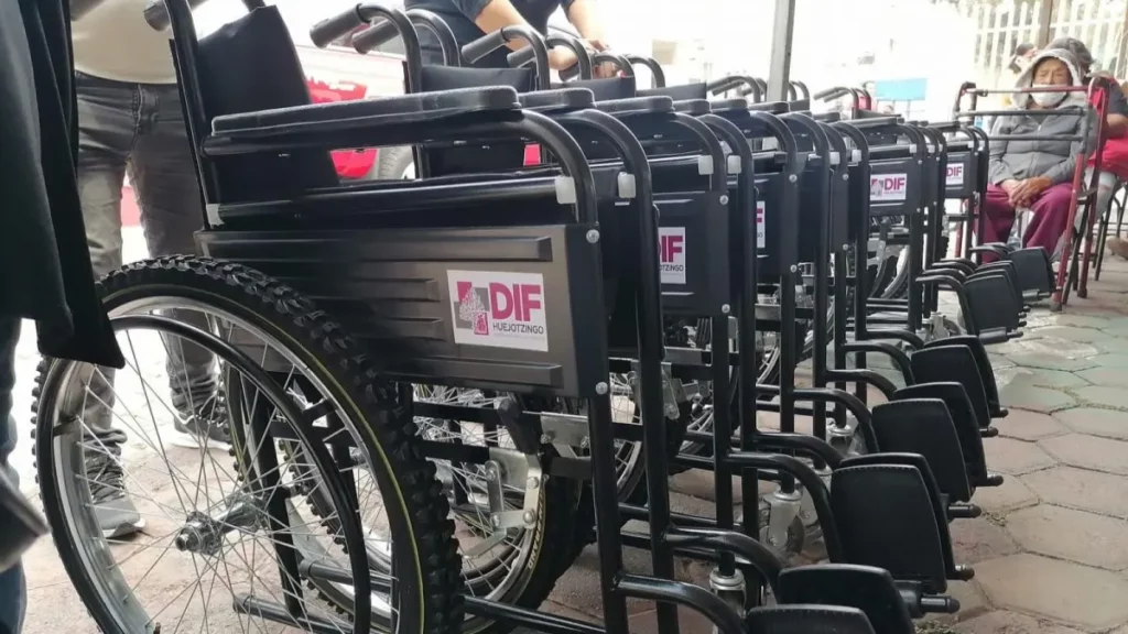 Entrega DIF de Huejotzingo aparatos de movilidad asistida a personas en situación vulnerable.
