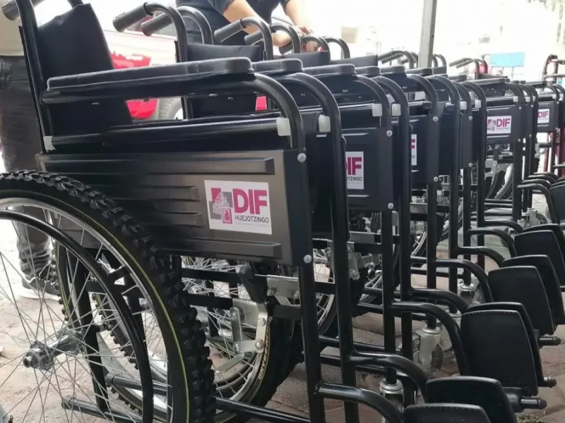 Entrega DIF de Huejotzingo aparatos de movilidad asistida a personas en situación vulnerable.